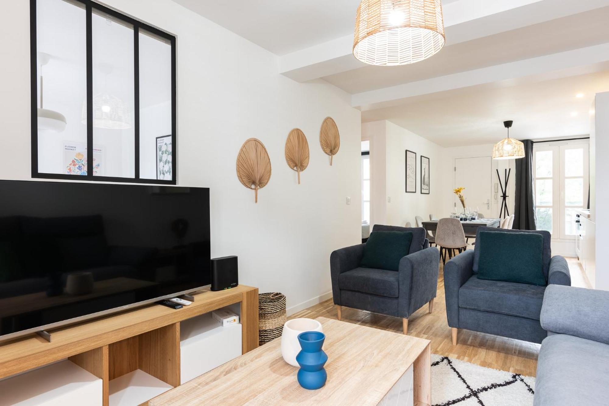 Appartement Design - 6 Guests - Buttes Chaumont Parijs